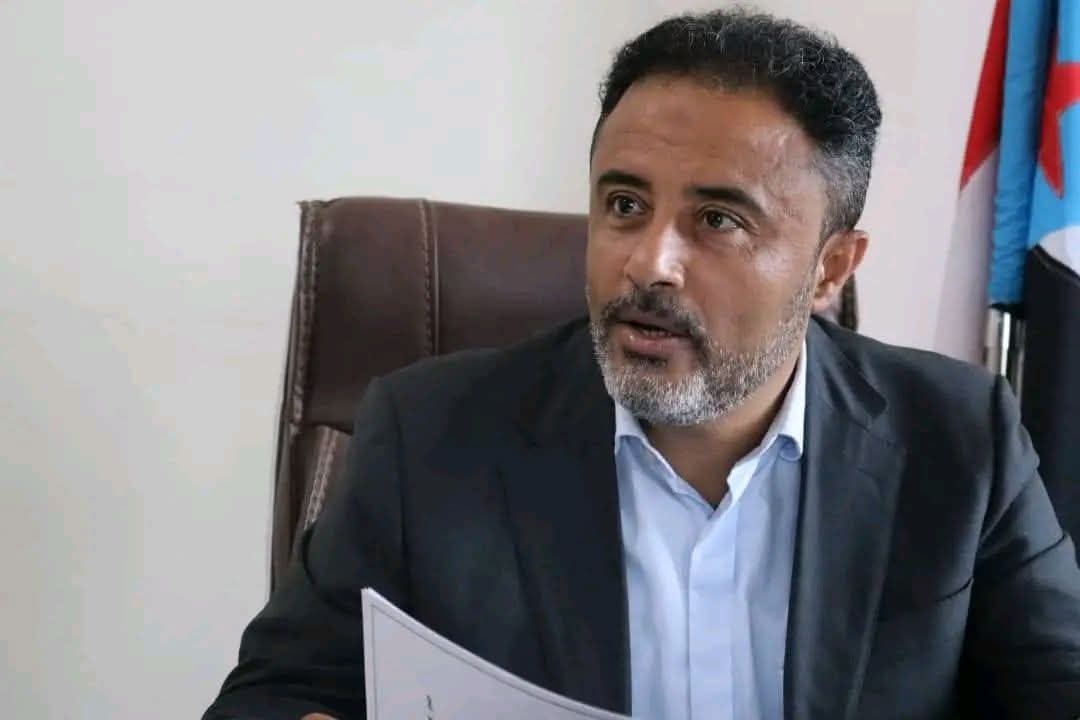 رئيس انتقالي أبين يصدر بيان توضيحي بشأن فتح طريق "ثره"