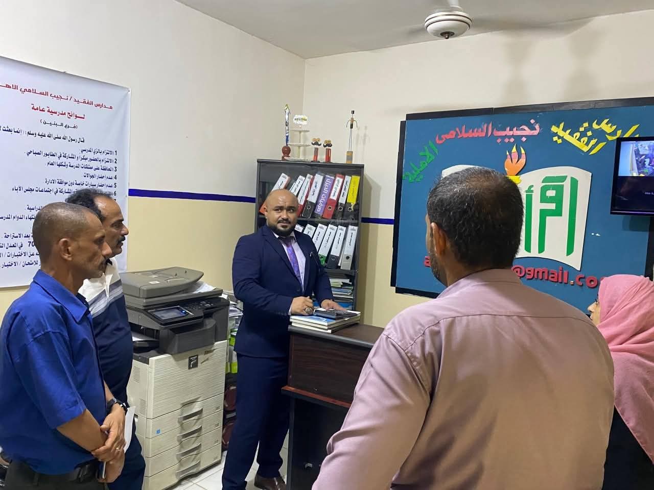 رئيس اللجنة القضائية بعدن يواصل حملة النزول الميداني على المدارس الأهلية للتأكد من خفض الرسوم المدرسية