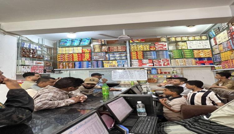  عدن.. إغلاق محلات كبار التجار المستوردين المخالفة للتسعيرة الجديدة
