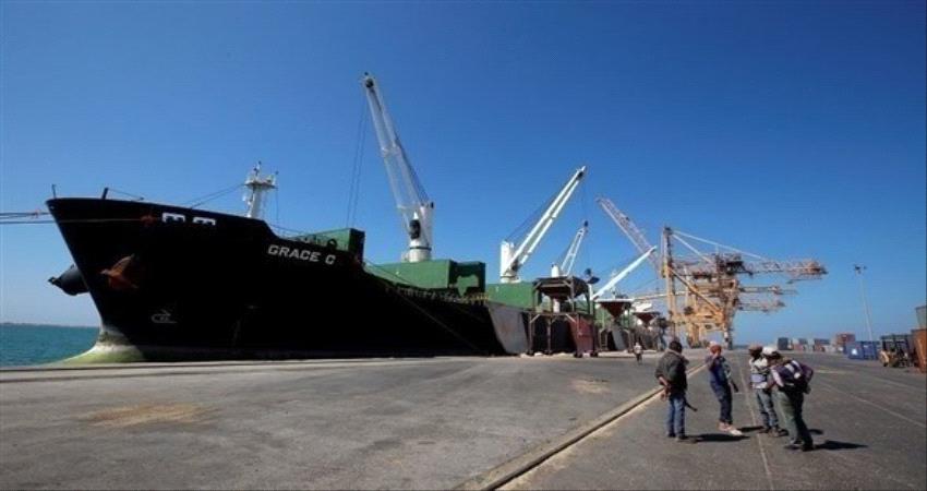  : الحوثيون يواصلون نهب إيرادات ميناء الحديدة