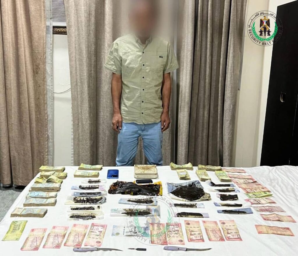 الإدارة العامة لمكافحة المخدرات بقوات الحزام الأمني تطيح بأحد مروّجي المخدرات في أحد فنادق العاصمة عدن