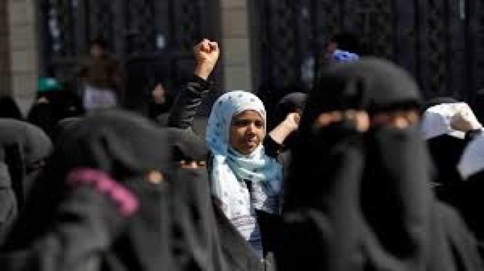  : البيان الإماراتية: الحرب الحوثية أفقدت الكثير من النساء وظائفهن