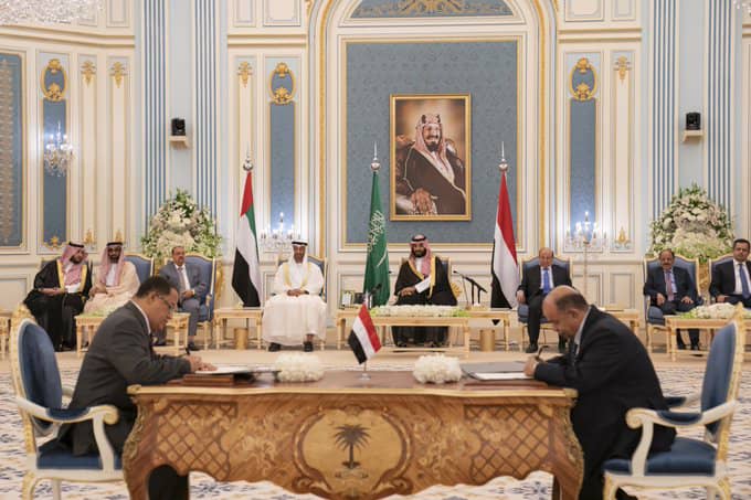  : رئيس حلف قبائل وابناء شبوة يبعث برقية تهنئة للرئيس "عيدروس الزبيدي" بمناسبة توقيع اتفاق الرياض