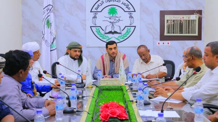 القاضي العامري: لا إقصاء ولا تحدٍّ لأي طرف سياسي في مسار مؤتمر حضرموت الجامع