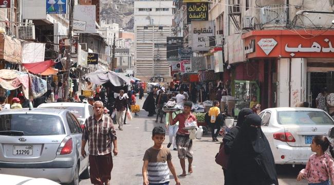 انهيار اقتصادي وغياب الرواتب وسط تحركات خارجية مكلفة