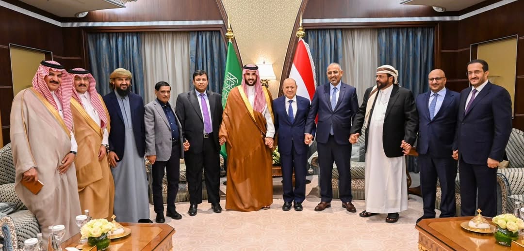 انهيار وشيك لمجلس القيادة الرئاسي اليمني.. والرياض تتحرك لاحتواء الموقف