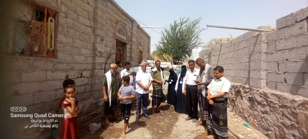مدير عام المـلاح والأمين العام ومدير مكتب الصحة يدشنان بداية انطلاق حملة التحصين الطارئة ضد شلل الاطفال بالمديرية 