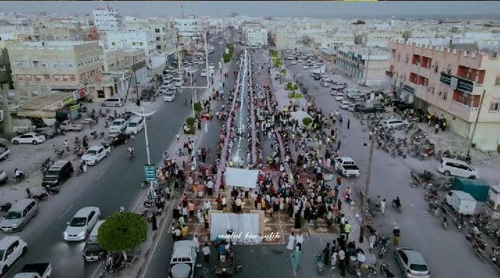 بدعم رسمي وشعبي بالشحر مبادرة «سفرة إفطار الصائم 2 الشبابية» تواصل مشوار العطاء الرمضاني 