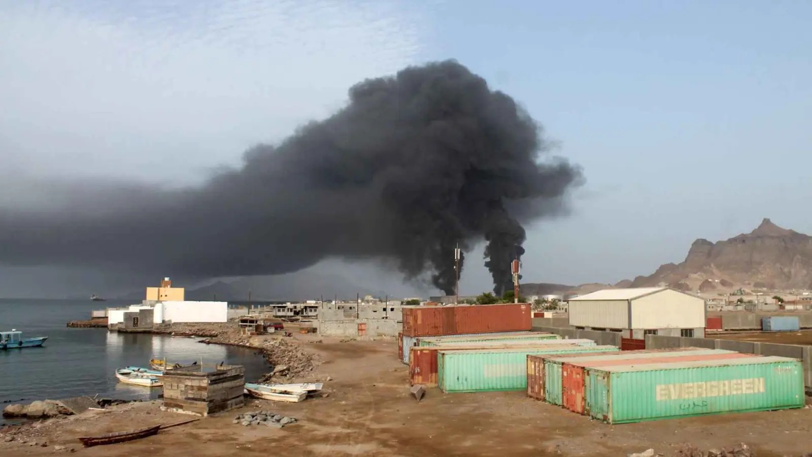 الجيش الإسرائيلي يصدر تحذيرا بإخلاء 3 موانئ في اليمن