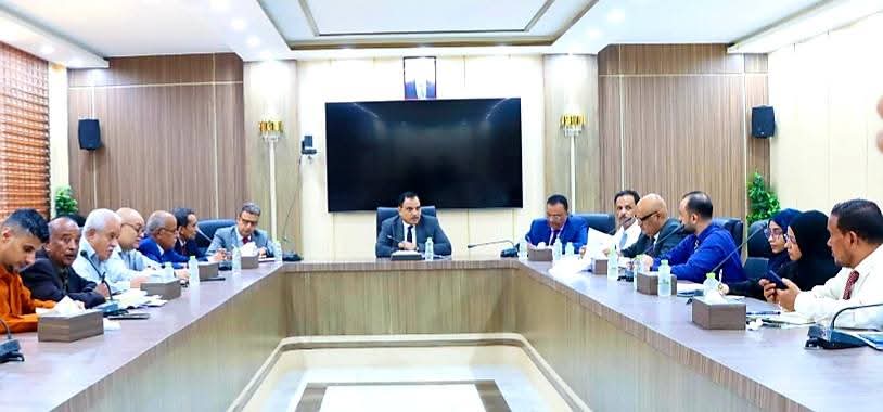 الوزير السقطري يوجه بإعداد استراتيجية للصادرات السمكية والزراعية إلى الصين