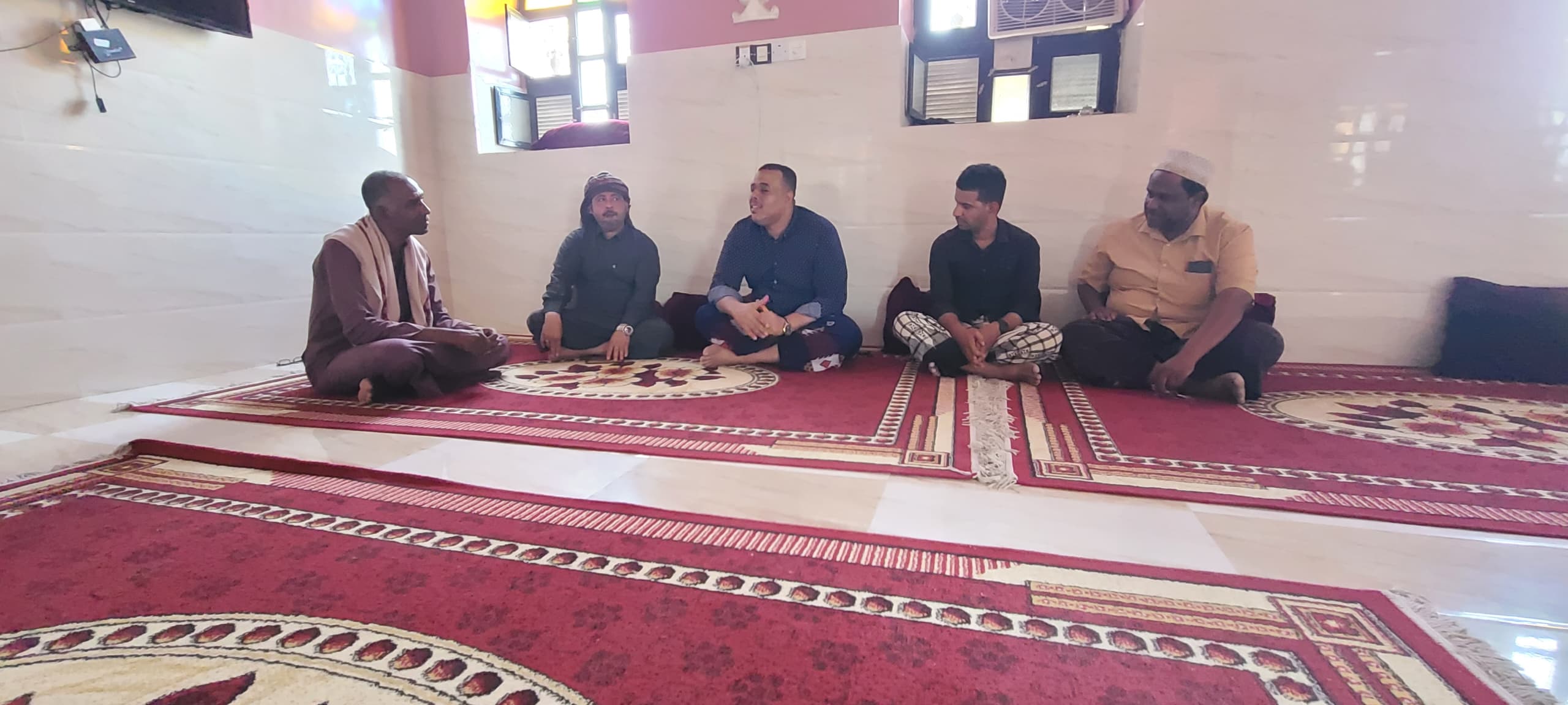 الهيئة التنفيذية بمكتب مؤتمر حضرموت الجامع بتريم تزور الشخصية الاجتماعية و التربوية الاستاذ خالد بن عمران