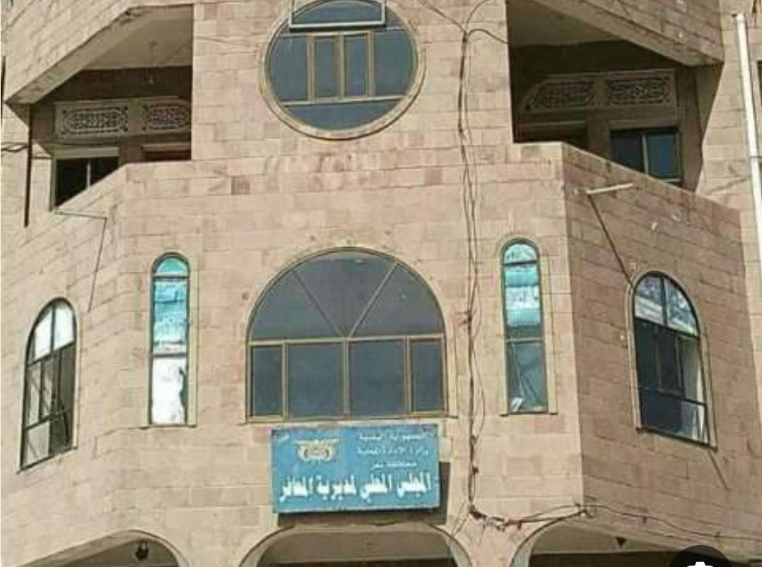 تعز : مسؤول بالسلطة المحلية يتمرد على قرار إقالته من المحافظ نبيل شمسان "وثائق"