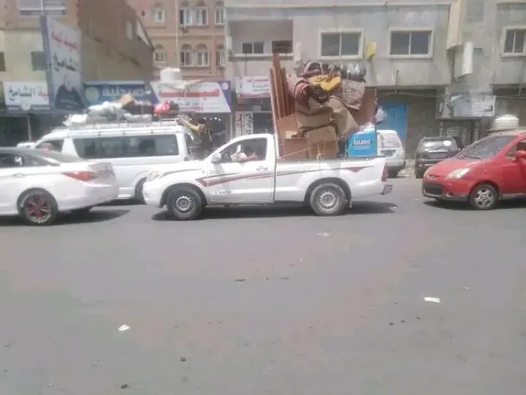 نزوح بعض الأسر من مدينة تعز بسبب أزمة المياه