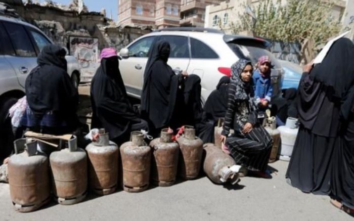 "حماية المستهلك" تطالب قيادة محور تعز بوقف استقطاع 600 ريال من أسطوانة الغاز المنزلي