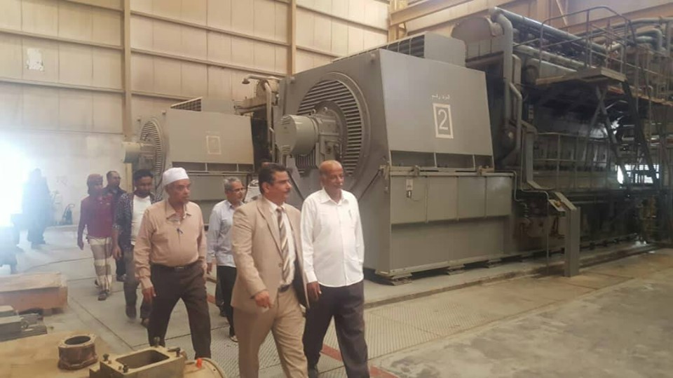  : وزير الكهرباء والطاقة يتفقد منشآت ومحطات كهرباء سيئون ويلتقي بمسئوليها