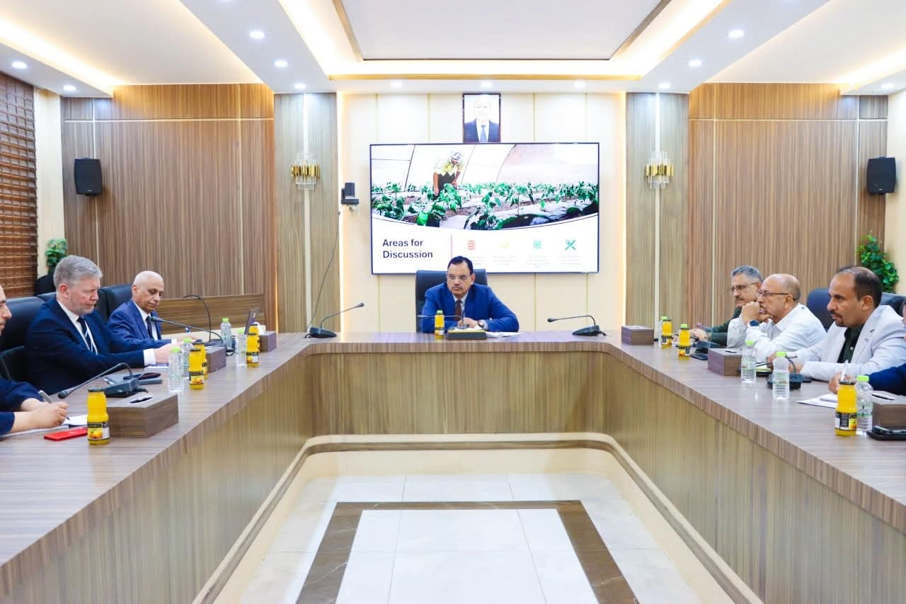 الوزير السقطري يبحث مع وفد من البنك الدولي مشاريع الزراعة والري والأمن الغذائي في اليمن
