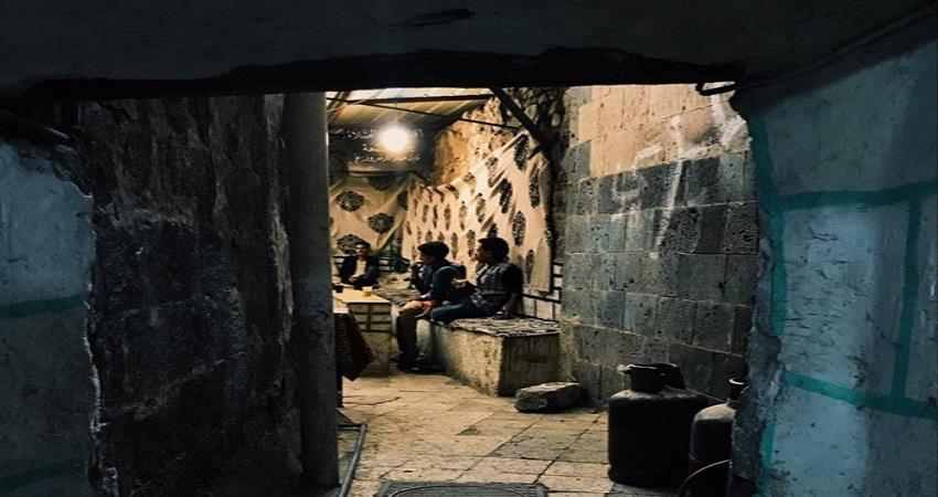  : (على غرار الكوارث الحوثية).. فرض غرامة 400000 ريال على دخول مقهى (سمسرة وردة) بصنعاء!