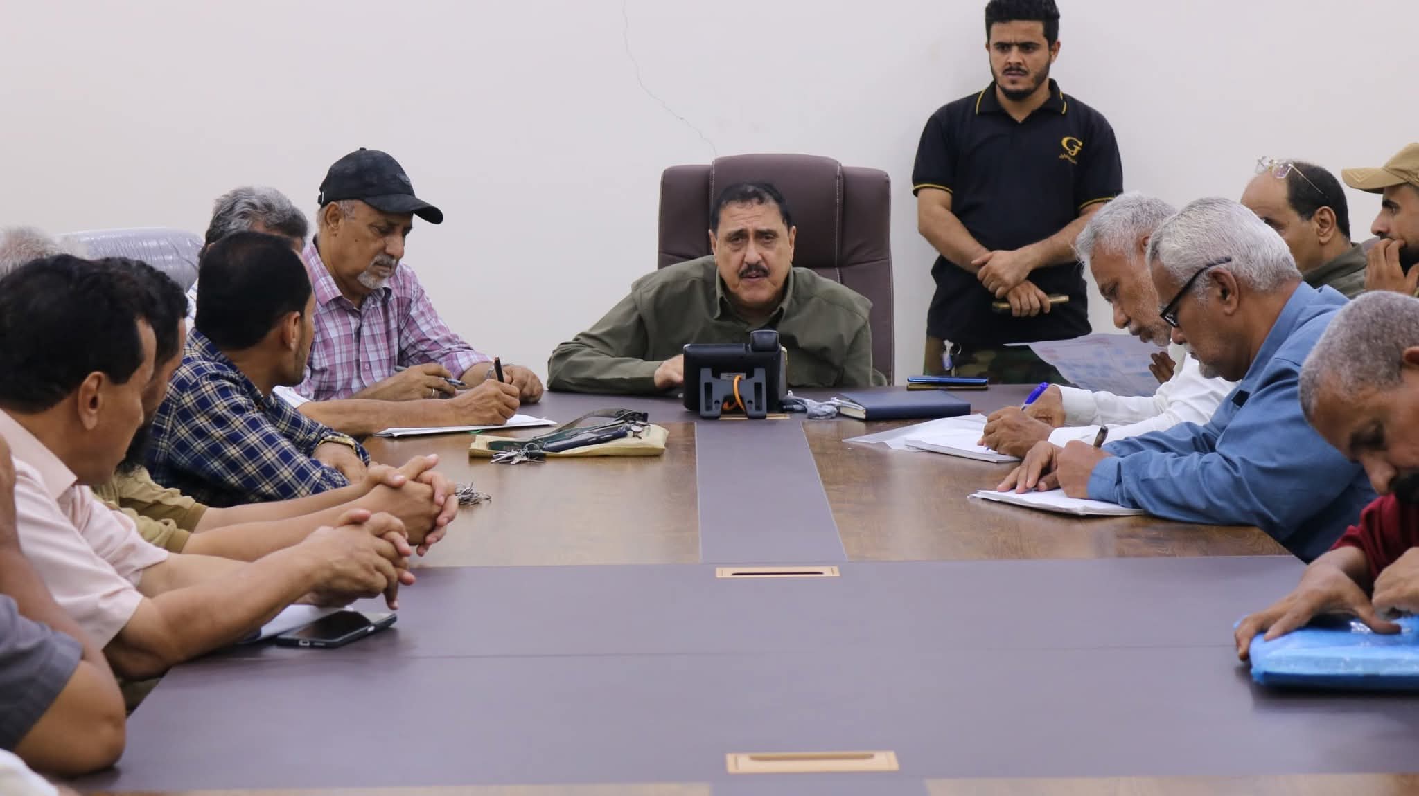 مدير أمن العاصمة عدن يعقد اجتماعا أمنيا ويشدد على تعزيز ومضاعفة الجهود الأمنية