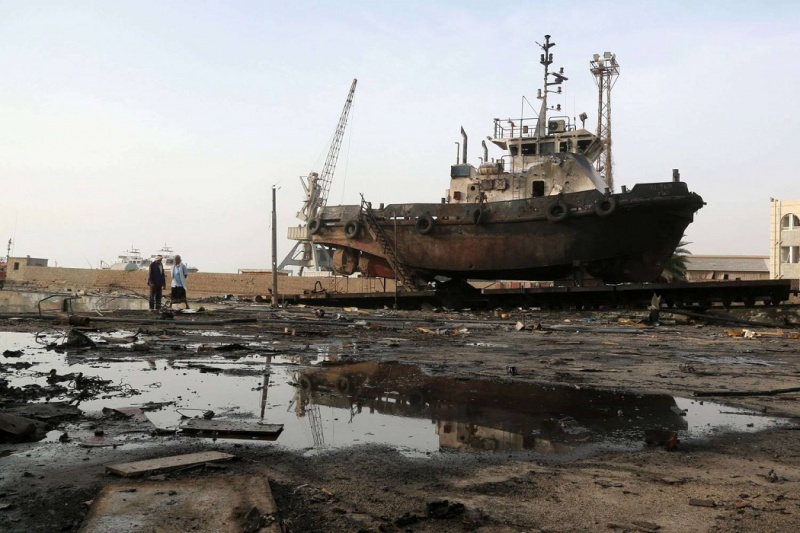 صحيفة دولية : إضعاف الرافد الاقتصادي للحوثيين فرصة الشرعية لإعادة ضبط موازين السيطرة