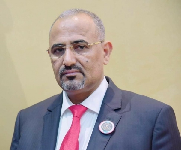 الرئيس الزُبيدي يُعزّي في وفاة العميد محفوظ فرحان