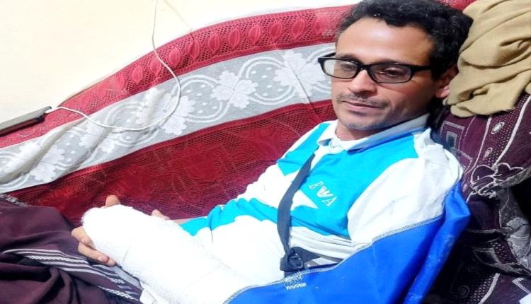 صنعاء .. ناشط موالٍ للحوثيين يتعرض لاعتداء وحشي بعد كشفه ملفات فساد
