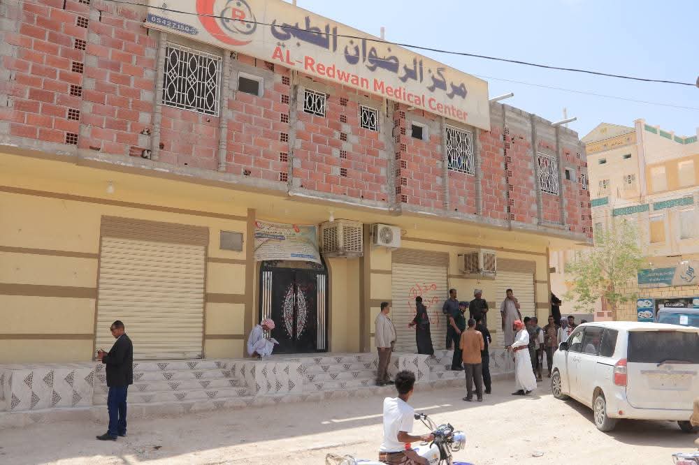 النيابة العامة بوادي حضرموت تنفذ حملات رقابية واسعة على القطاعين المصرفي والصحي وتغلق منشآت مخالفة