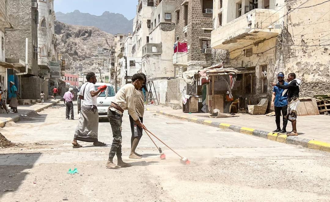 السلطة المحلية بصيرة تدشن حملة نظافة شاملة لتنظيف مخلفات الأمطار