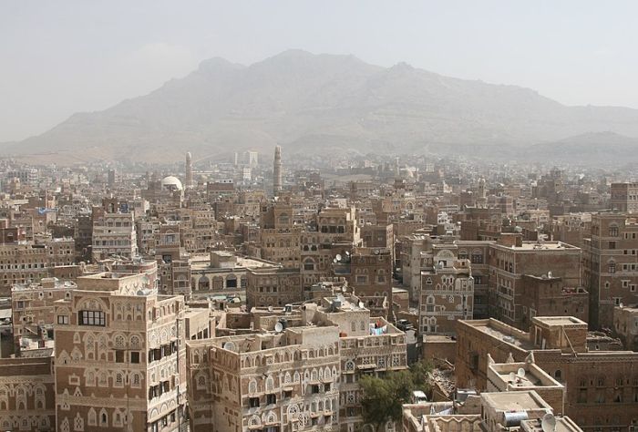 في مشهد صادم .. العثور على جثـ.ـث 4 فتيات مقطعة الرؤوس داخل مزرعة في صنعاء