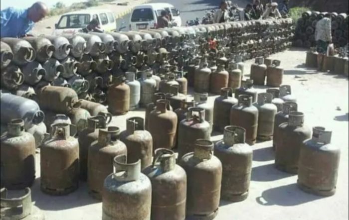 محور تعز يخلق أزمة غاز ويفرض جبايات جديدة على ناقلات الغاز