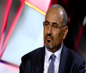  : الرئيس الزُبيدي يُعزّي السفير آل جابر بوفاة والدته
