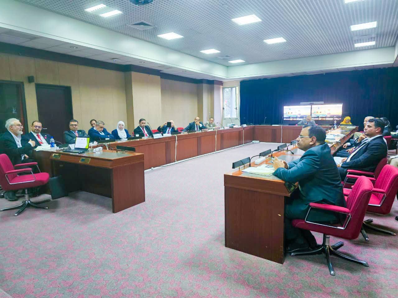 الوزير السقطري يدعو الى دعم الحكومة اليمنية لمجابهة التغيرات المناخية