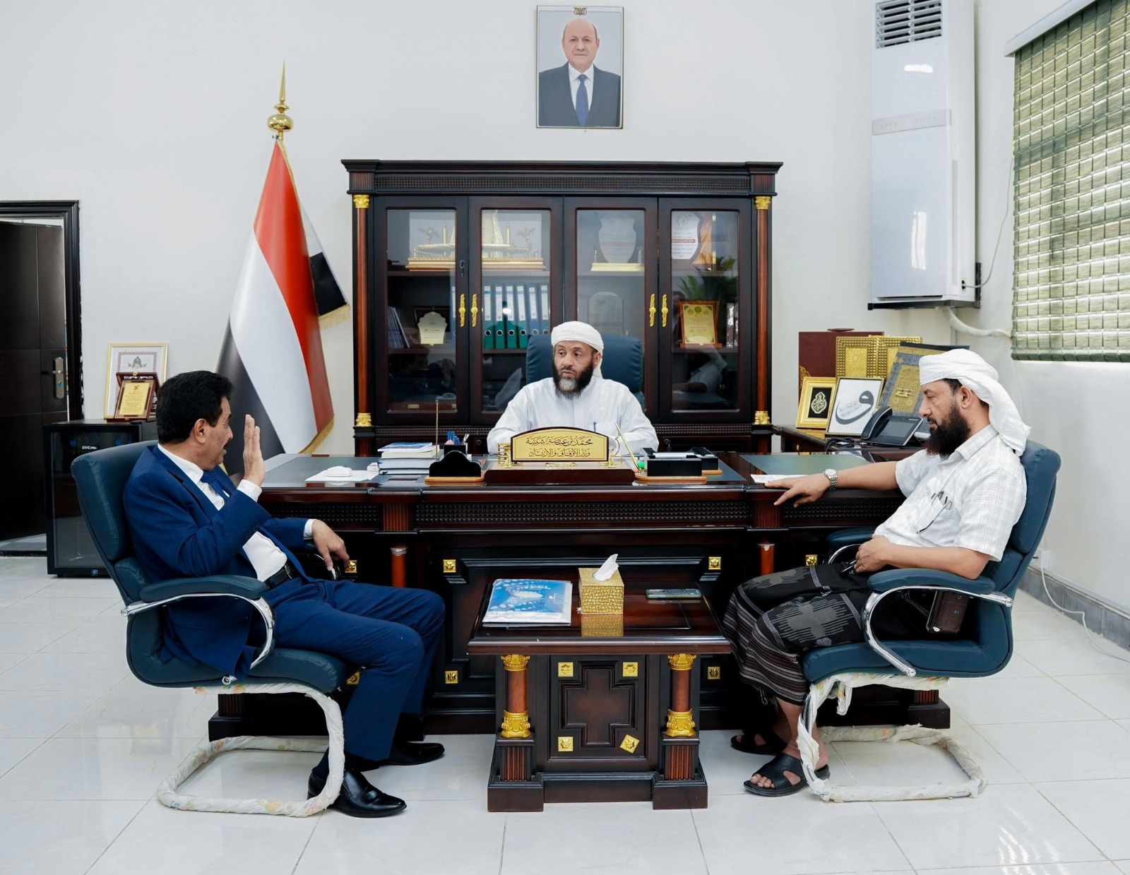 وزير الأوقاف والإرشاد يستقبل سفير بلادنا لدى إندونيسيا ويبحث معه جهود التنسيق المشترك 