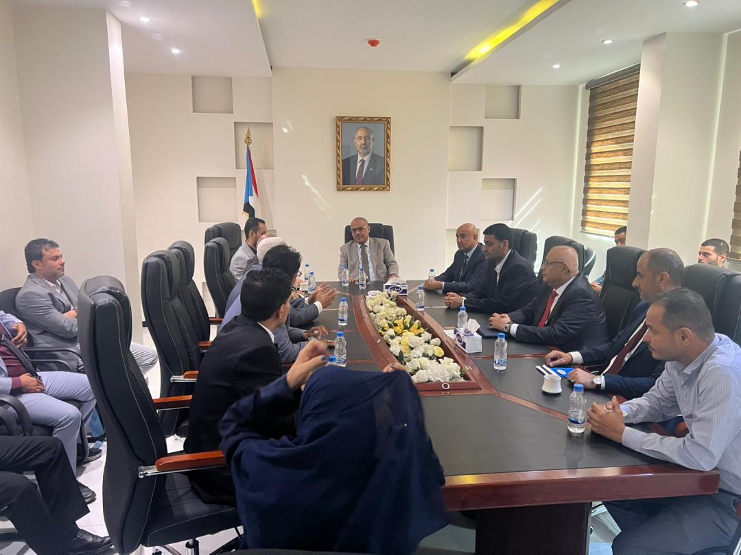 الوزير باذيب يترأس اجتماع مجلس وزارة الاتصالات لمناقشة تقارير الأداء ومستوى تنفيذ الخطط 