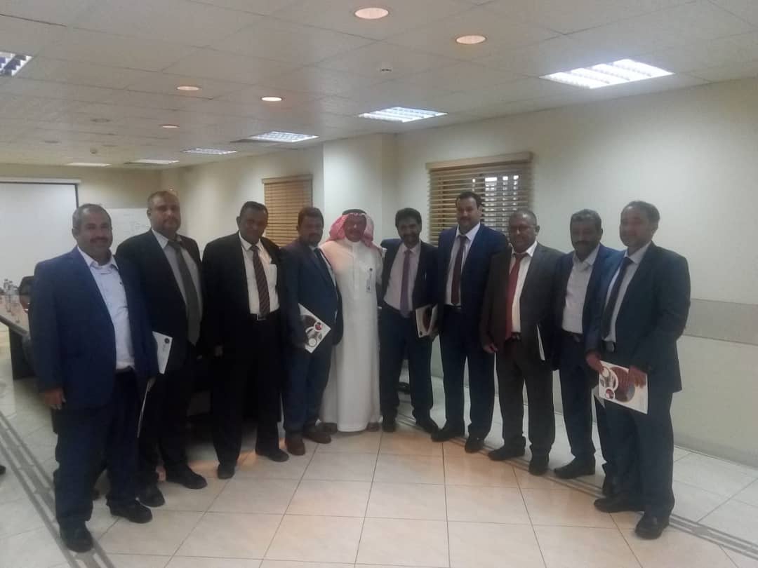  : نائب المدير العام التنفيذي للشركة اليمنية للغاز ومدير دائرة صافر يزوران مصنع اسطوانات الغاز في الرياض