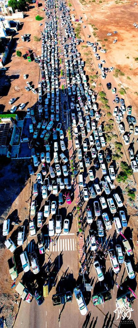 صور اولية لموكب ابناء الضالع في مدخل عدن للزحف إلى ساحة العروض لتأييد المجلس الانتقالي والرئيس الزبيدي